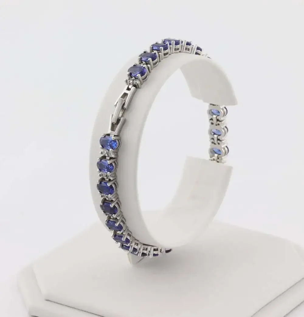 Unbranded sterling silver 